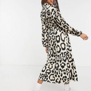 Be unique with the dress in leopard print 3
