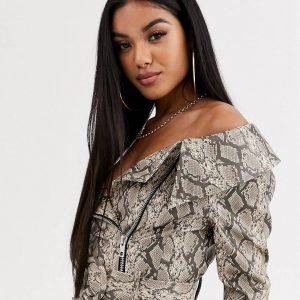 Feel special stylish sexy with mini dress in snake print 4