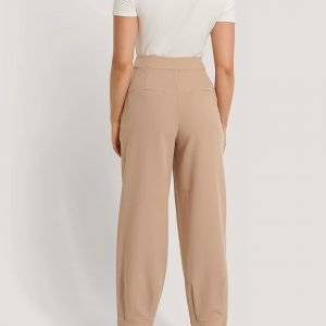 Classy and fabulous. Suit pants in beige color 2