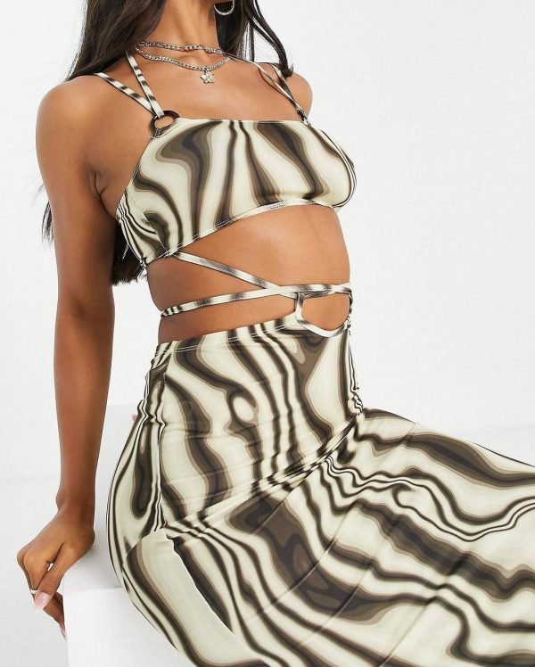 Be a sexy bombshell with a unique and stylish maxi dress 3