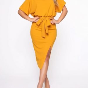 Grab everyones attention with the presence that forgives you midi dress in mustard color 1