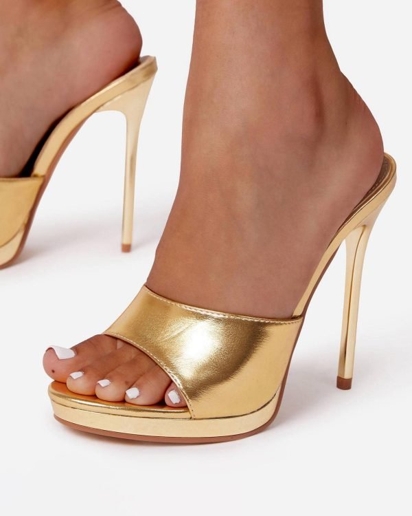 Mule sandals in gold colour 2
