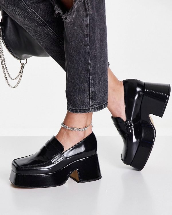 Square toe heeled loafer in black colour 2