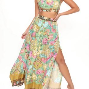 Skirt set in multi colored 3